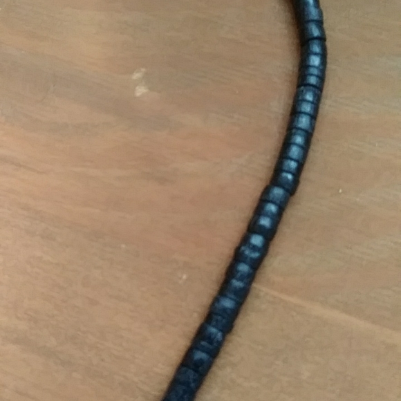 Vintage black resin necklace - Picture 4 of 5